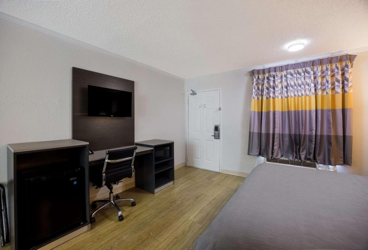 Quality Inn Tallahassee Near University Экстерьер фото
